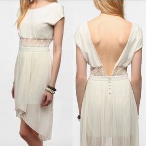 Kimchi Blue White Sleeveless Lace Pleated Wedding Party Boho Dress